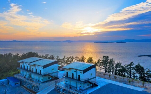 Yeosu Beach Castle Pension