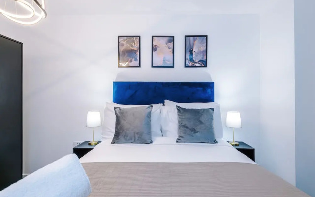 Impeccable 2-bed Apartment in Salford