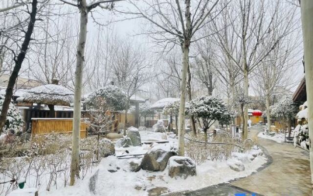 Manpu Tianmu Yangyan Hot Spring Hotel (Zhenbeibao Western Studios See Helan Performing Arts Town)
