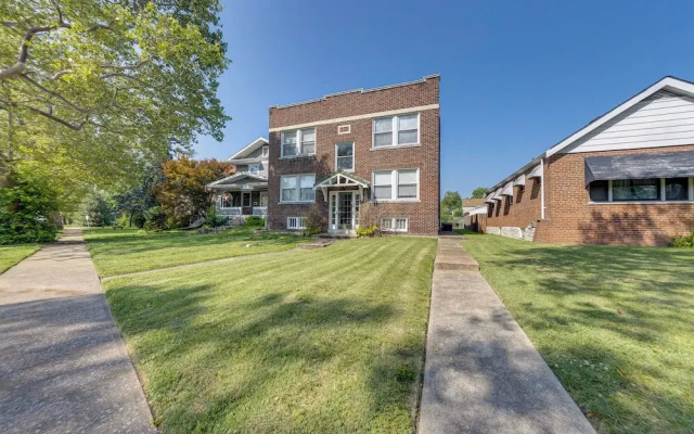 Inviting St Louis Apartment - Great Location!