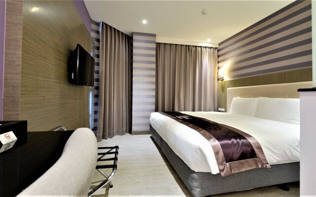 J Hotel