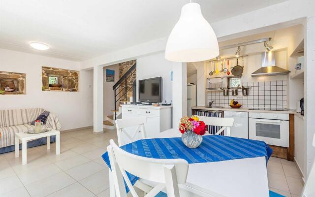 Holiday House Lara 04401