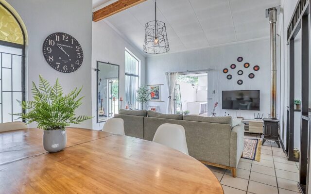 Modern Spanish House-3br-pool-solar-samrand