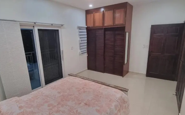 Condo With Pool - Sleeps 8 & bbq Facilities