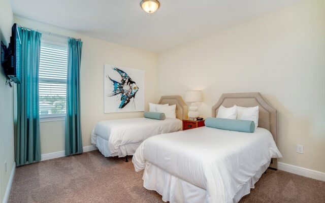 Family Friendly 8 Bed Villa with Pool & Spa