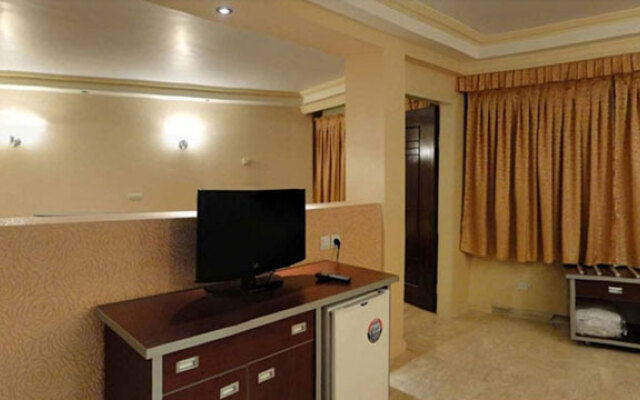 Hotel Piroozy