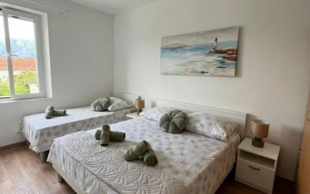 Apartment Ivica - 50 m from sea