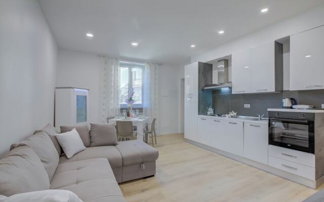 Patty New Apartment in Laveno Center