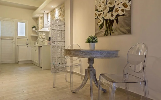 Parthenon Stones apt in Koukaki area