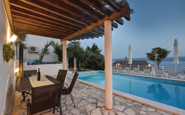 Amazing Home in Mimice With Wifi and 2 Bedrooms