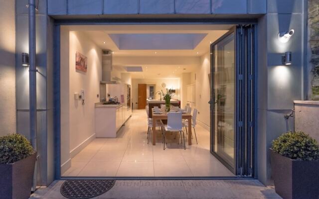 The Liam Neeson Suite by 5STARSTAY