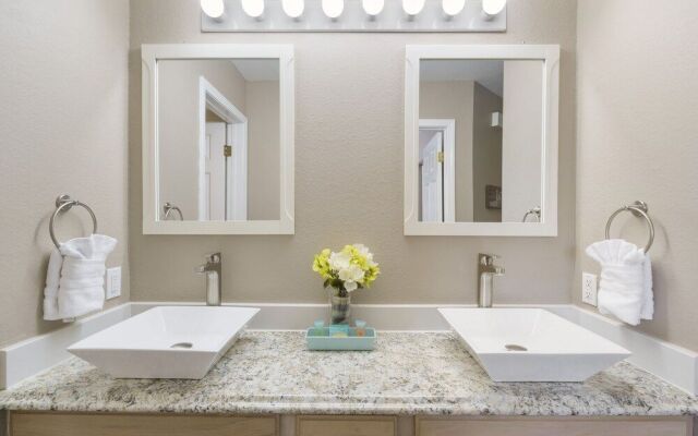 Abby Lane Leisure Time - Near Lake Taneycomo