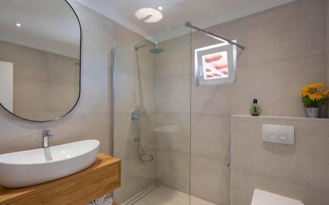 Beautiful Home in Kastel Sucurac With 3 Bedrooms, Wifi and Outdoor Swimming Pool