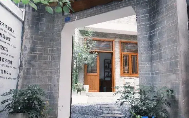 Yunshuiyao Serene Courtyard Homestay (Fenghuang Ancient Town)