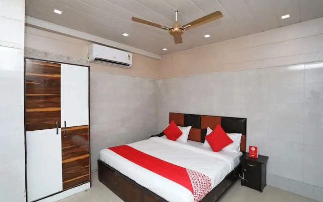 Qlark Stay by OYO Rooms