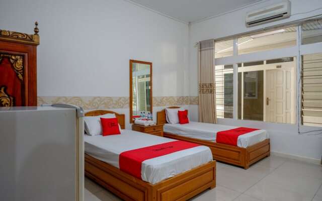 RedDoorz Plus @ Alam Raya Hotel