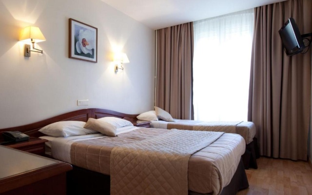 Triple room