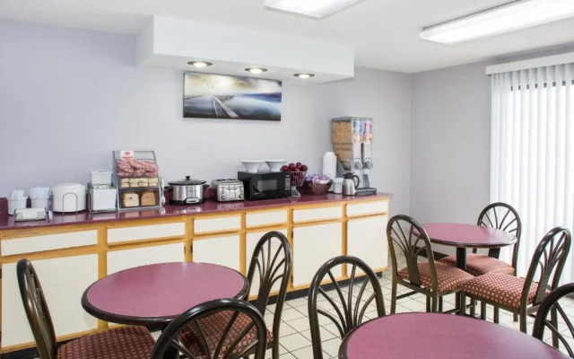 Super 8 Springdale AR