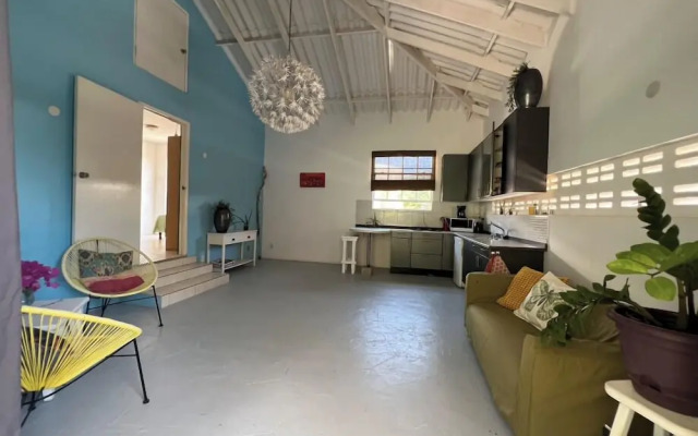 Tropical Breeze Apartments