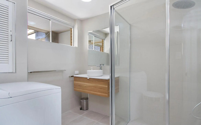 Woobera Unit 14 - On the hill overlooking Tweed Heads and Coolangatta – Bathroom – Tweed Heads