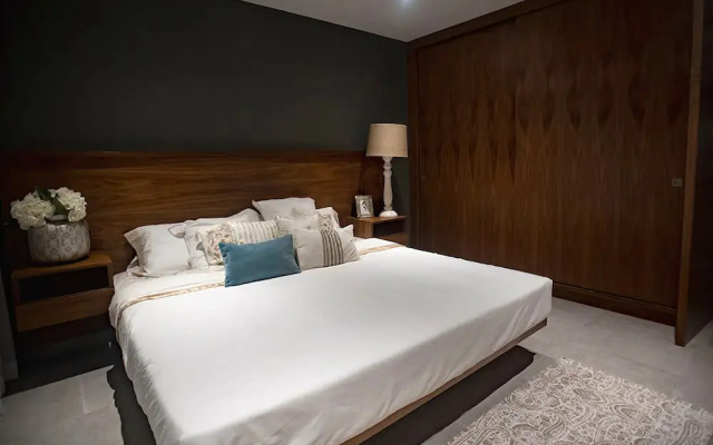 IT Condo by Realty Group