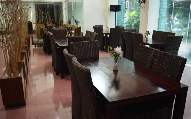 Jusenny Hotel