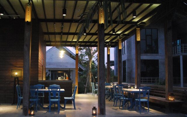 Pomelo Amphawa The Local Residence