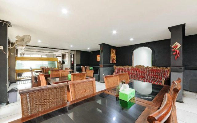 RedDoorz Plus near RSCM Jakarta
