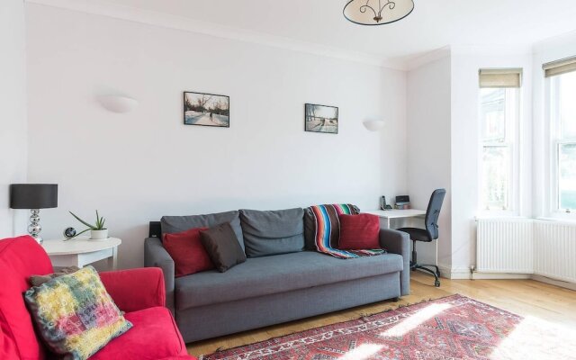 Fabulous 4BR Family Home in East London