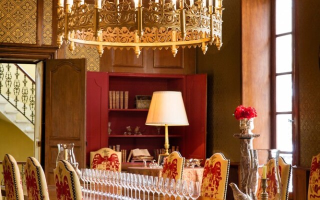 Château La Tour Carnet - B.Magrez Luxury Wine Experience