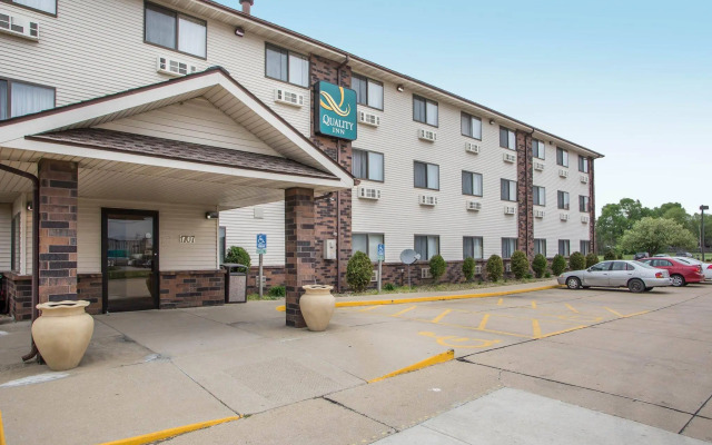Quality Inn & Suites Bloomington I-55 and I-74