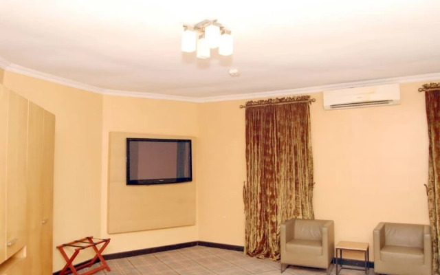 Kriscourt Hotel