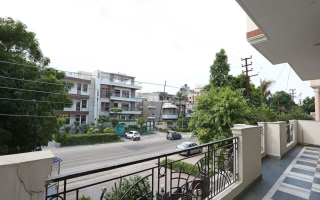 OYO 9530 Hotel Naval Residency