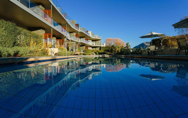 Lakeside Apartments