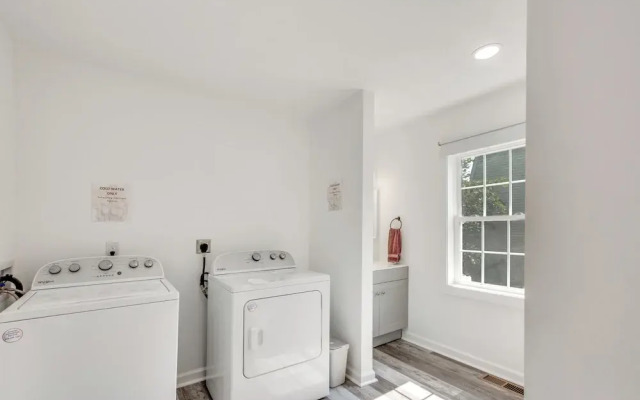 Charming Pittsburgh Home - Walk to Riverfront!