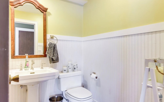 Deck & Boat Dock: Lakefront Getaway in Camdenton