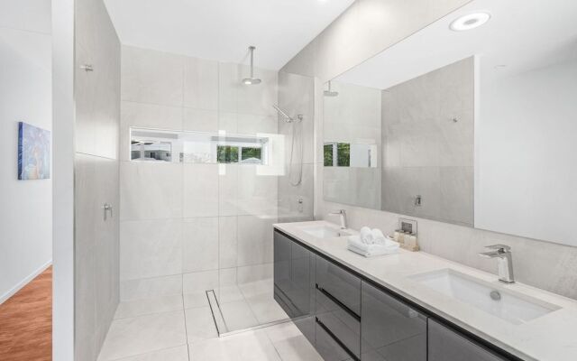 Tranquil Waters - Luxury in Oceans Edge