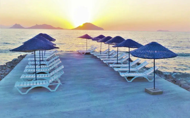 Sunset Mavi Apart