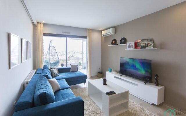 Brand new Spacious 1bd apt With City View