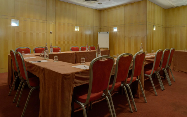VIP Executive Entrecampos Hotel & Conference