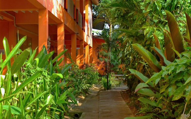 Hollanda Montri Guesthouse