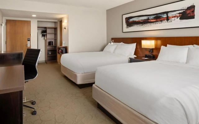Delta Hotels by Marriott Minneapolis Northeast