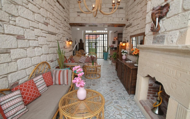 Thera Alaçatı Otel