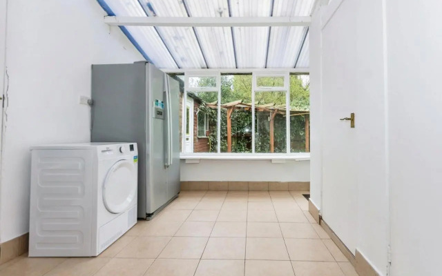 Modern 3 Bed Home Solihull Centre