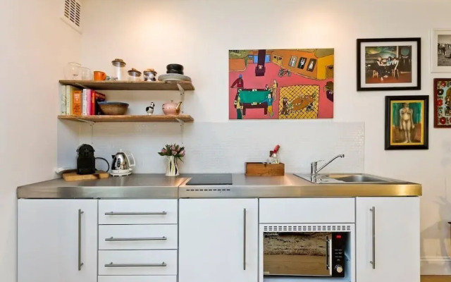 Gorgeous & Grand 5 Bed House, Holland Park