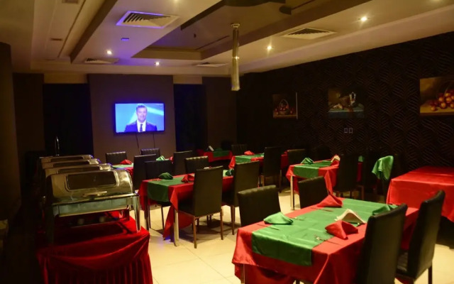 Caesar'S Luxury Hotel