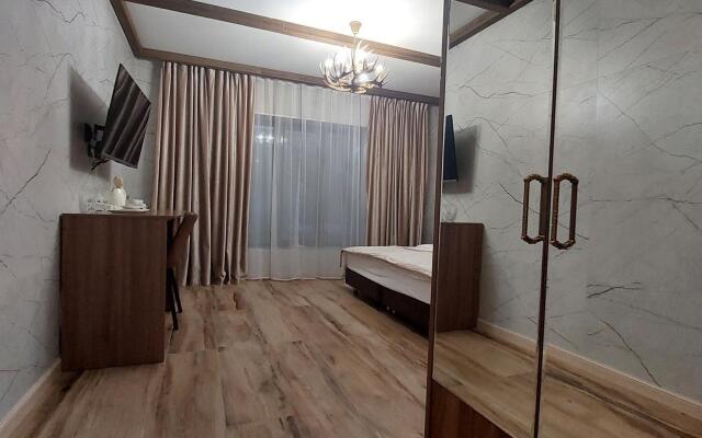 Apartments at the Red wood Hotel