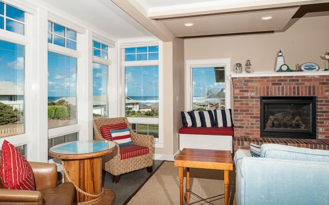 The Tides Inn in Lincoln City 4 Br home by RedAwning