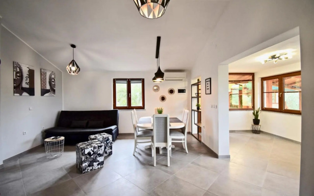 Relaxing holiday house with terrace sea view
