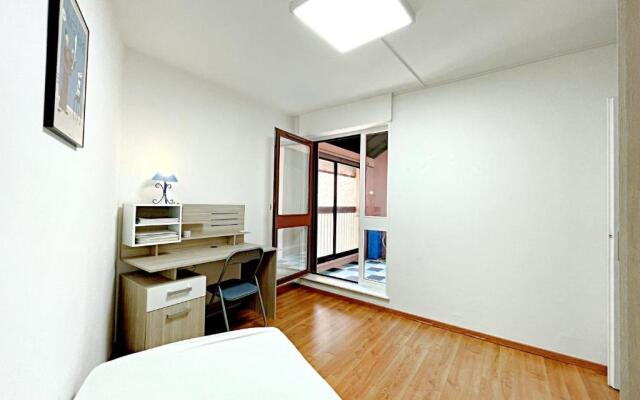 Nice 110m With Balcony In The Downtown